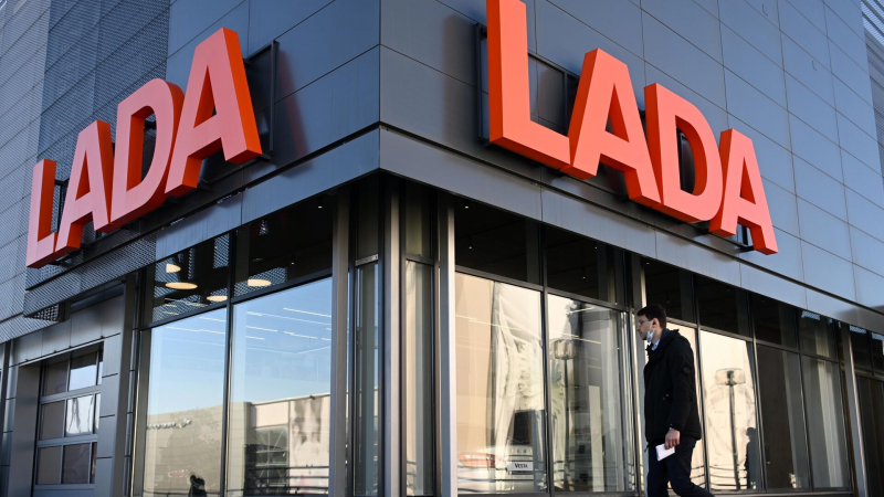 Глава "АвтоВАЗа" рассказал о снижении продаж автомобилей Lada с начала года