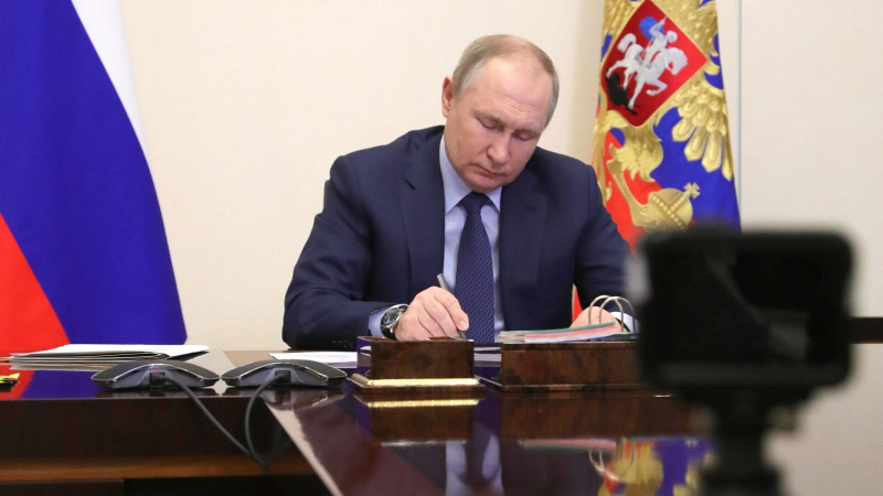 Путин подписал закон о полномочиях ФНС по оценке финансового состояния фирм