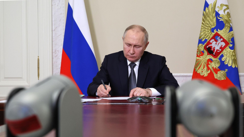 Путин поручил найти источники допсредств на льготные кредиты в крымской СЭЗ