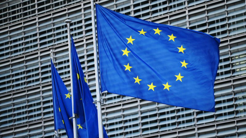 СМИ: ЕК предложит снизить потолок цен на нефть для стран G7