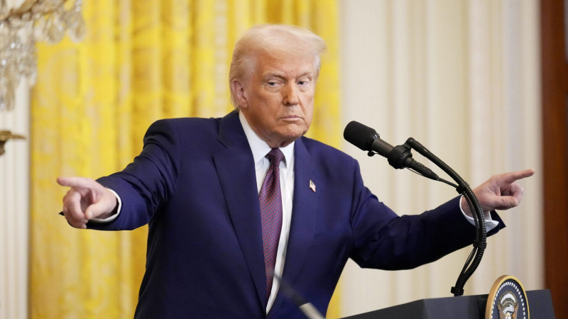 Украина может расплатиться с США чем угодно помимо металлов, заявил Трамп